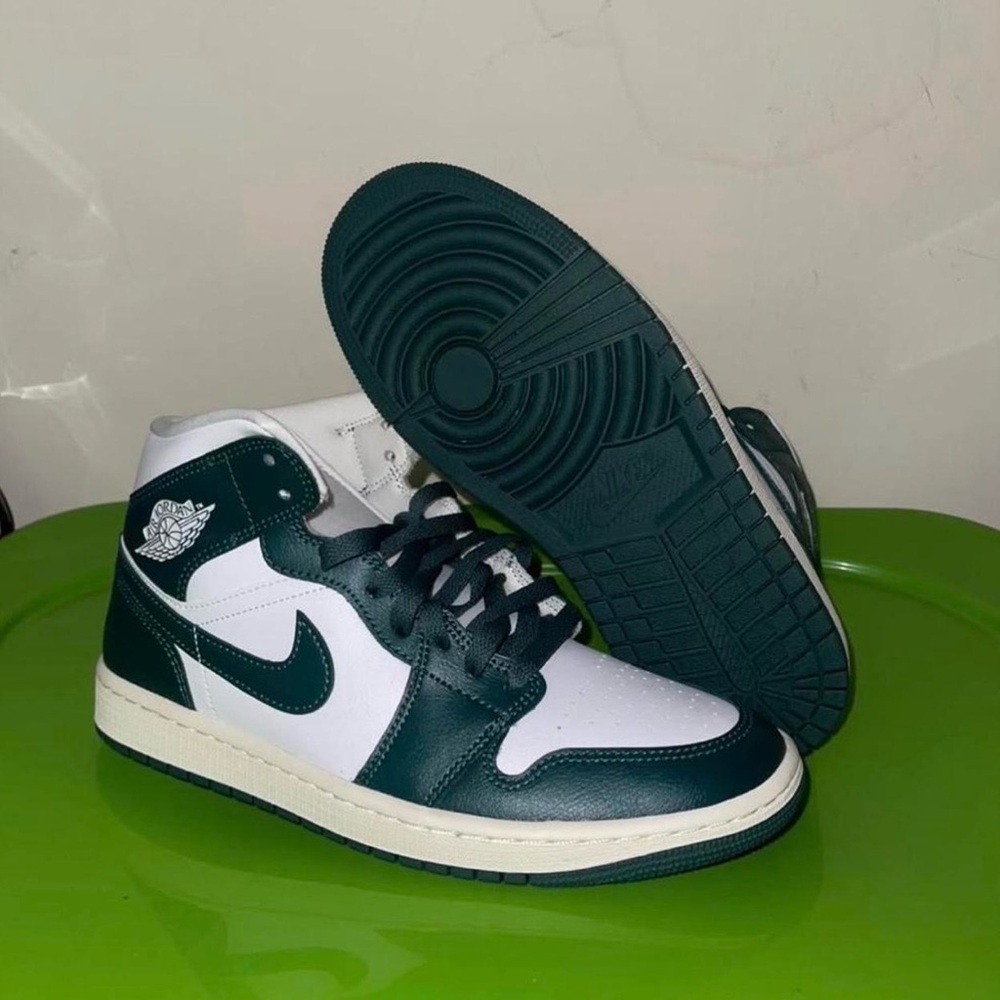 Nike Women’s Green and White Sneakers